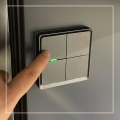 Pilot włącznik Tuya ZigBee 4 obwody 12 scen szary